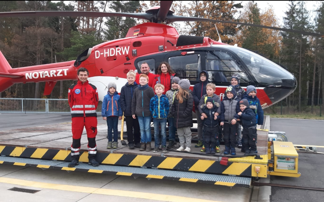 Kinderfeuerwehr zu Besuch bei “Christoph 80”